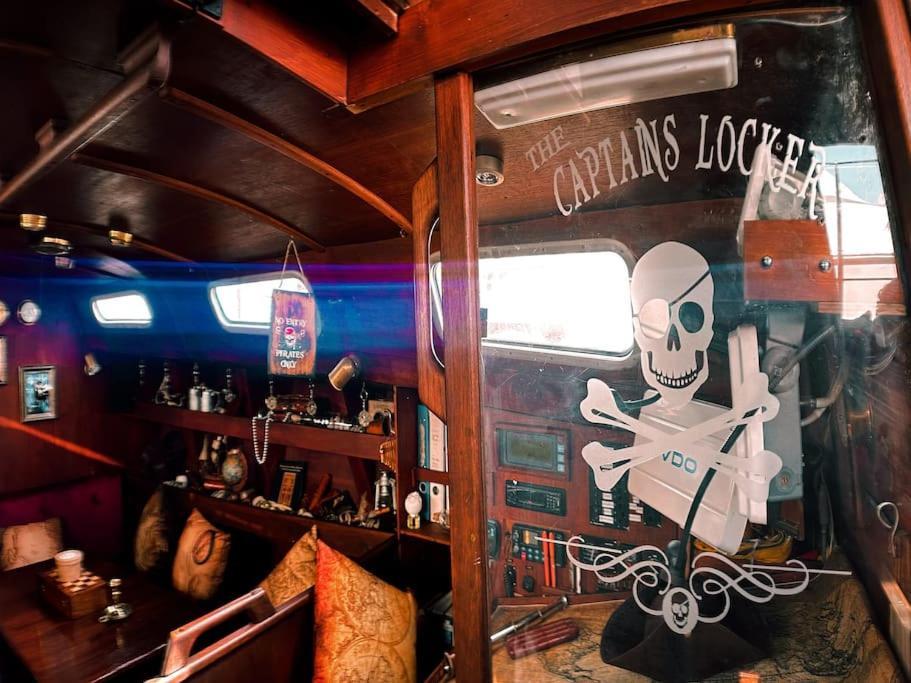 The Captains Locker - 30Ft Yacht San Miguel de Abona Exteriér fotografie